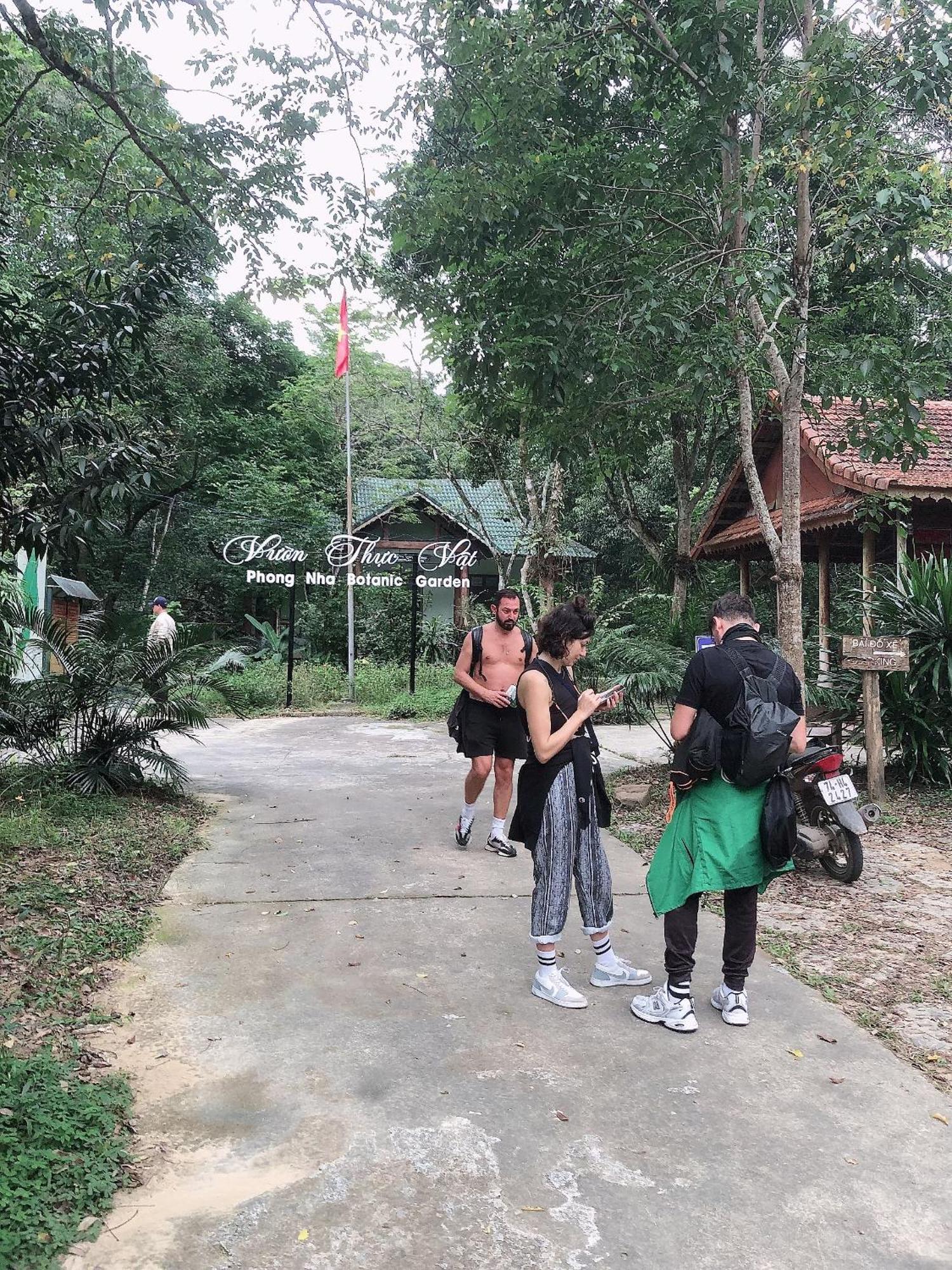 Phong Nha Backpacker Hostel Cu Lac Exterior photo